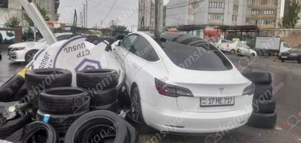 19-ամյա վարորդը «Tesla»-ով մխրճվել է կիսամաշված անվադողերի մեջ և բախվել երկաթե էլեկտրասյանը. կա վիրավոր. shamshyan.com