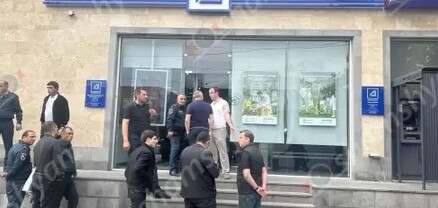 Աբովյանում տղամարդը նռնակներով զինված մտել է «Արդշինբանկ» ու սպառնում է այն պայթեցնել. shamshyan.com