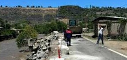 Դեբեդ գետի հեղեղման պատճառով փլուզված հատվածի երկայնքով տեղադրվում են երկաթբետոնե խորանարդիկներ