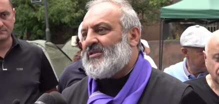 Ո՞վ ա դա, ի՞նչ կերպարանք ունի. Բագրատ Սրբազանը՝ Վահագն Ալեքսանյանին
