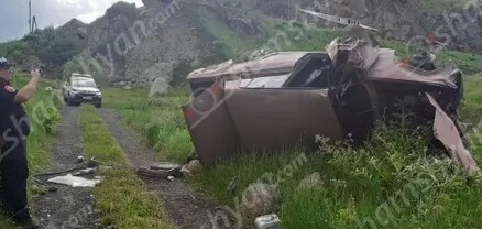 Ավտովթար՝ Սյունիքի մարզում․ «ՎԱԶ 2107»-ը կողաշրջված հայտնվել է ձորում․ կա վիրավոր․ shamshyan.com