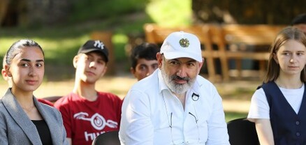 Եկեք ամենքի վզից էլ մի հատ խաչքար կապենք, ասենք` քարշ տվեք, երեխեք. Փաշինյան