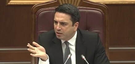 Հերիք եղավ, բոլ եղավ․ Ալեն Սիմոնյանը հիմա էլ անջատեց Արմեն Ռուստամյանի խոսափողը