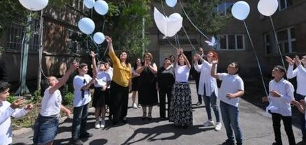 Աննա Հակոբյանը նվերներ է մատուցել տարբեր մանկատների և զբաղվածության կենտրոնների սաներին