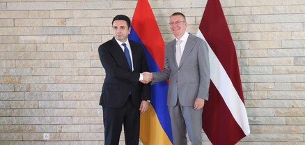 Ալեն Սիմոնյանը շնորհակալություն է հայտնել Լատվիայի նախագահին ՀՀ-ում ընթացող ժողովրդավարական բարեփոխումների գործընթացին ցուցաբերած աջակցության համար