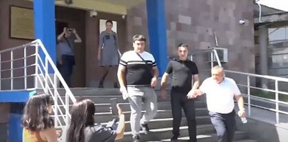 «Տիգրանաշենը պահեք, հաջորդը Տիգրանաշենն է». Գերասիմ Վարդանյանին ոստիկանությունից հանեցին ձեռնաշղթաներով