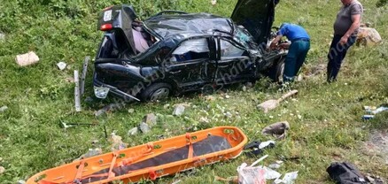 «Mercedes»-ը Ֆիոլետովո գյուղում մոտ 200 մ գլորվելով հայտնվել է ձորում. կա 4 զոհ. shamshyan.com