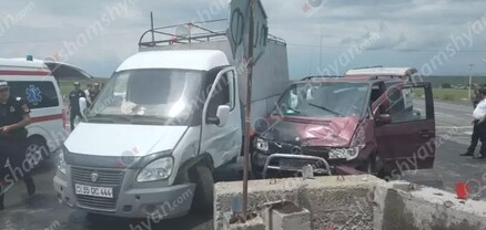 «Հոռոմի խաչմերուկում» բախվել են «Mercedes Vito»-ն ու բեռնատար «Գազել»-ը․ կա 7 վիրավոր․ shamshyan.com