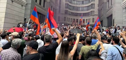ԱԳՆ շենքի մոտ բողոքի ակցիային մասնակցած Գնել Պետրոսյանին կալանավորել են