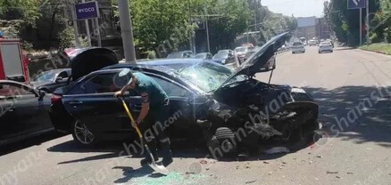 «Բելաջիո» ռեստորանի մոտ Toyota-ն բախվել ծառին և մասամբ հայտնվել ճանապարհի երթևեկելի գոտում․ կա վիրավոր․ shamshyan.com
