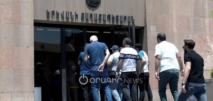 Դեռ 2 տարի առաջ պիտի բնակվեինք, շենքում լույս չկա. նորակառույցի բնակիչները բողոքը