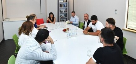 Աննա Հակոբյանը հանդիպել է պատերազմի հետևանքով հաշմանդամության կարգ ստացած զինվորների հետ
