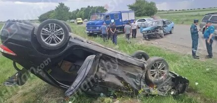 Գյումրիում բախվել են «Մոսկվիչ»-ն ու Toyota-ն, վերջինը գլխիվայր շրջվել է. կան վիրավորներ. shamshyan.com
