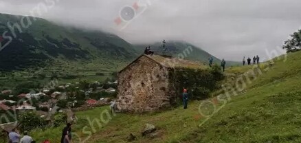 Սյունիքի մարզում երիտասարդ աղջիկը բարձրացել էր եկեղեցու տանիք և uպառնում էր ցած նետվել․ shamshyan.com