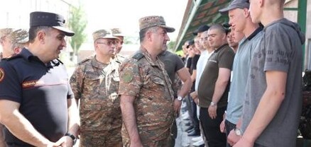 ԶՈՒ ԳՇ պետն ամառային զորակոչի մեկնարկի կապակցությամբ այցելել է ՊՆ կենտրոնական հավաքակայան