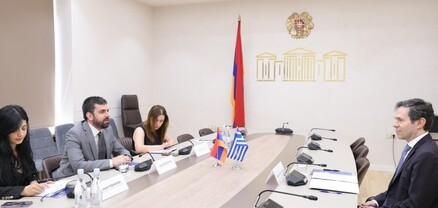 Սարգիս Խանդանյանը հանդիպել է Հունաստանի դեսպանի հետ