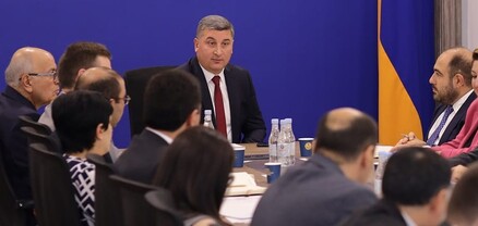 Սանոսյանը հանձնարարել է քննարկել ավտոճանապարհներին ապօրինի տեղադրված գովազդային վահանակներն ապամոնտաժելու հնարավորությունը