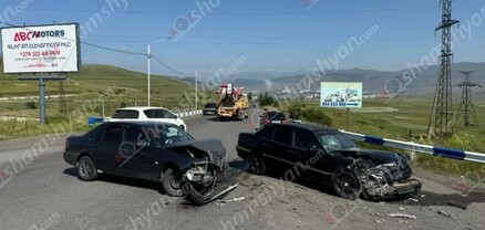 Հրազդանում բախվել են «Mercedes»-ները․ 2 հոգի դիմել է «Հրազդան» ԲԿ. shamshyan.com