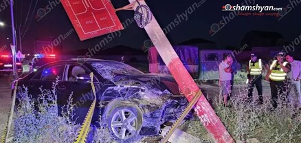 Զովունիում բախվել են «Honda»-ն ու «Toyota»-ն. վերջինը կոտրել է բետոնե էլեկտրասյունը. կան վիրավորներ. shamshyan.com