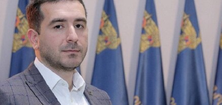 Իրավապահները մտել են Արաբկիրի թաղապետարան