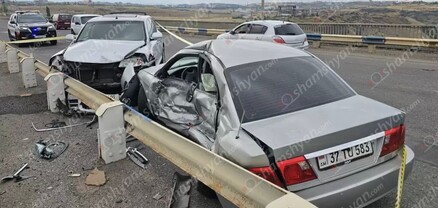 Նոր Հաճնի կամրջի վրա բախվել են «Volkswagen Tuareg»-ն ու «Kia»-ն. կա վիրավոր. shamshyan.com