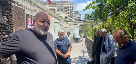 Զոհվածների ծնողները հավաքվել են քանդման վտանգի տակ հայտնված X զորամասում