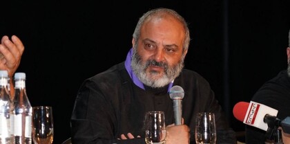 Սրբազան հայր, զինվորները խնդրում են ոչ մի դեպքում չնահանջել. երիտասարդը՝ Բագրատ Սրբազանին