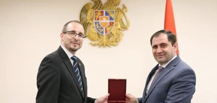 Պապիկյանը և Ավստրիայի ՊՆ գլխավոր քարտուղարը քննարկել են համագործակցության հեռանկարները