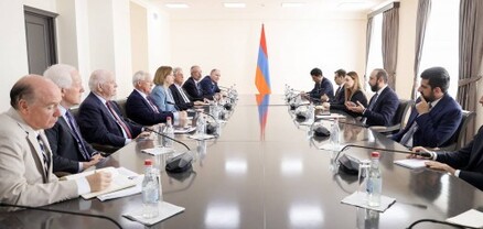 Արարատ Միրզոյանն ու ԱՄՆ սենատորն անդրադարձել են տարածաշրջանային կապուղիների ապաշրջափակման հարցին