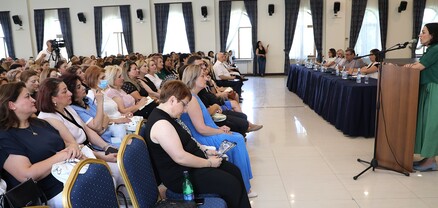 Ժաննա Անդրեասյանը մասնակցել է Երևանի ավագ դպրոցների տնօրենների խորհրդակցությանը