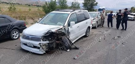 Լոռու մարզում բախվել են 2 Mitsubishi, Nissan Tiida  և «Վազ 2106» մակնիշի ավտոմեքենաները. կա 1 զոհ, 2 վիրավոր. shamshyan.com