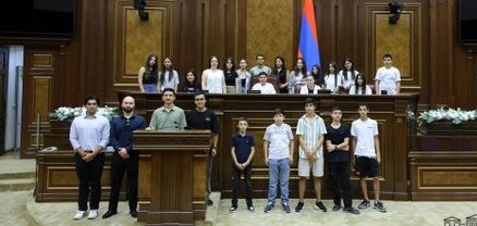 Ազգային ժողովում հյուրընկալվել են ԼՂ բռնի տեղահանված մի խումբ երեխաներ