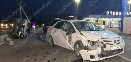 Արագածոտնի մարզում բախվել են «Toyota Camry»-ն ու «Opel»-ը, որը կողաշրջվել է. կան վիրավորներ. shamshyan.com