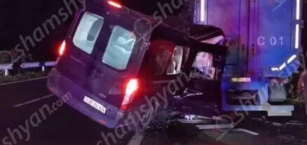 Գեղարքունիքի մարզում Ford Transit-ը մխրճվել է կայանված բեռնատարի հետնամասում. կա վիրավոր. shamshyan.com