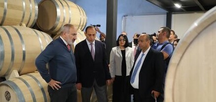 Փաշինյանը շրջայց է կատարել Իջևանի գինու և կոնյակի գործարանում