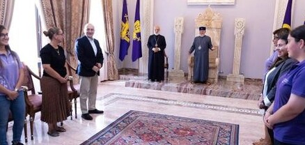 Կաթողիկոսը Մայր Աթոռում ընդունել է Հայկական Բարեգործական Ընդհանուր Միության երիտասարդներին