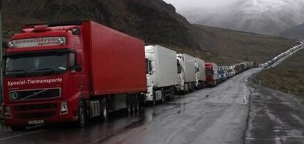 Ավելի քան 1300 հայկական բեռնատարներ սպասում են Վերին Լարսի անցակետով անցմանը