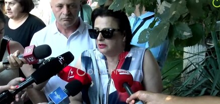 Ինքն ու ճիվաղ կինը հեծանիվ են քշում, լոբի մաքրում, ազգն էլ ծափ ա տալիս. ակցիայի մասնակից