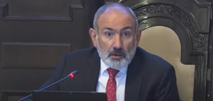 Մարդը ընկնում ա, ասում ա՝ էս կառավարության սենցն ու նենցը, բայց ինքը պտի իրա դռան դեմը մաքրի