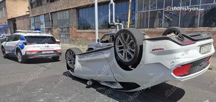 Նուբարաշենի խճուղում բախվել են «Ford Mustang»-ը, «Toyota Corolla»-ն ու «Mercedes»-ը. «Ford»-ը գլխիվայր շրջվել է. shamshyan.com
