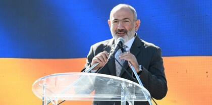 Արտակարգ իրավիճակ` Զեյթունում. քաղաքացին խնձոր կամ նման իր է նետել Փաշինյանի ուղղությամբ