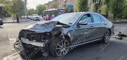 Ավտովթար՝ Երևանում. բախվել են Mercedes-ը, Toyota-ն և Chevrolet-ը. shamshyan.com