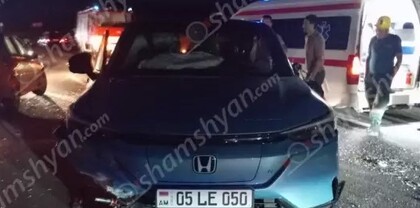 Շիրակի մարզում Honda-ն բախվել է բետոնե արգելապատնեշներին և կողաշրջվել․ կա 3 վիրավոր․ shamshyan.com