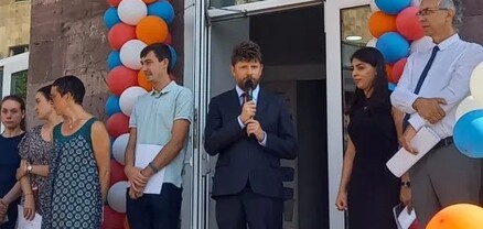 Ֆրանսիայի դեսպանը շնորհավորել է Ֆրանսի անվան կրթահամալիրի աշակերտներին ուստարվա մեկնարկի առթիվ