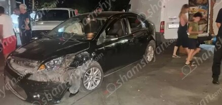 Ավտովթար՝ Երևանում․ Ford-ը բախվել է արագաչափ սարքի հենասյանը․ shamshyan.com