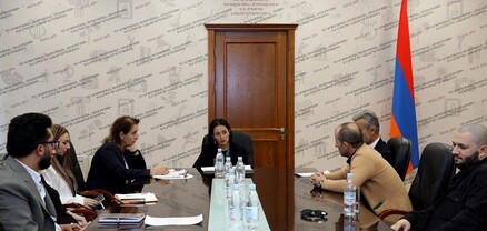 ԿԳՄՍ նախարարը հանդիպել է Գրքի երևանյան միջազգային յոթերորդ փառատոնի գրական մրցույթի մրցանակակիրների հետ