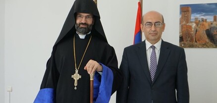 Դեսպան Մկրտչյանը հյուրընկալել է Հունաստանի Հայոց թեմի նորանշանակ առաջնորդին