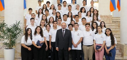 Վարչապետն ընդունել է Ազգային ժողովի «Ամառային դպրոց» ծրագրի մասնակիցներին