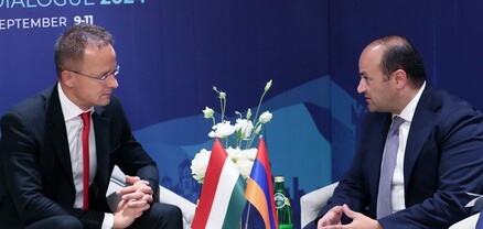 Մկրտչյանն ու Սիյարտոն քննարկել են ԼՂ-ից բռնի տեղահանված անձանց աջակցության միջոցառումները