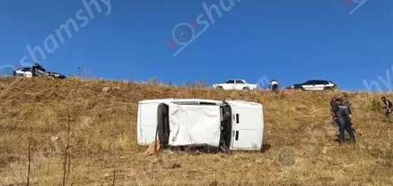 Շիրակի մարզում «06»-ը, մի քանի մետր գլորվելով, կողաշրջված հայտնվել է դաշտում. վարորդը տեղում մահացել է. shamshyan.com